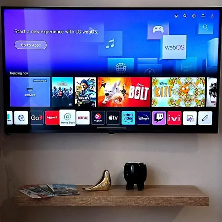 Cozy & Bright 1 Bedroom With Park Nearby - Free Parking, Riga, Up To 5 Guests *